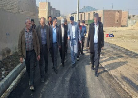 بازدید و نظارت فرماندار ملکان بر روند آسفالت ریزی معابر روستایی