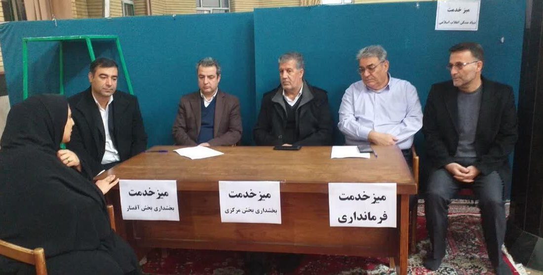 برپایی میز خدمت فرمانداری شهرستان ملکان در محفل نماز جمعه