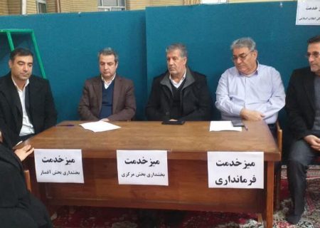 برپایی میز خدمت فرمانداری شهرستان ملکان در محفل نماز جمعه